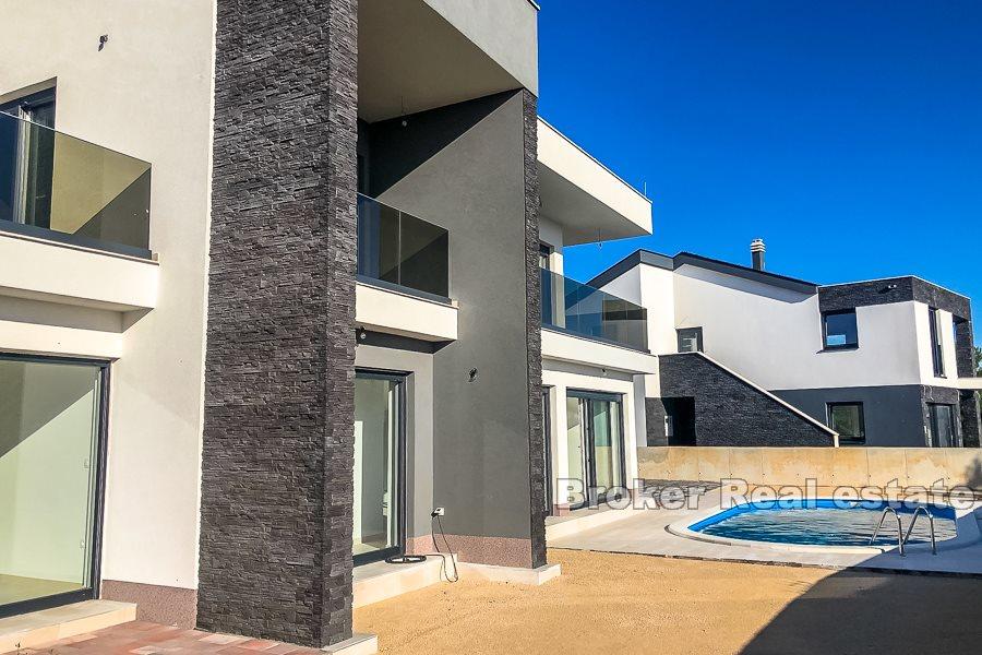 Modern villa med pool och havsutsikt, till salu