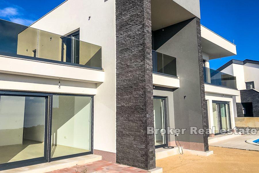 современная вилла с бассейном и видом на море, на продажу