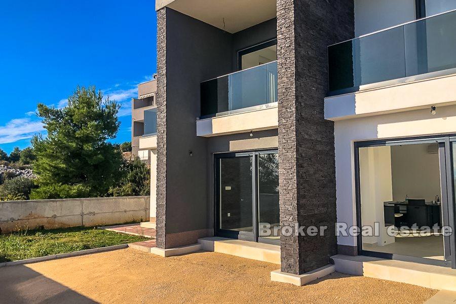 Modern villa with pool and sea view, for sale