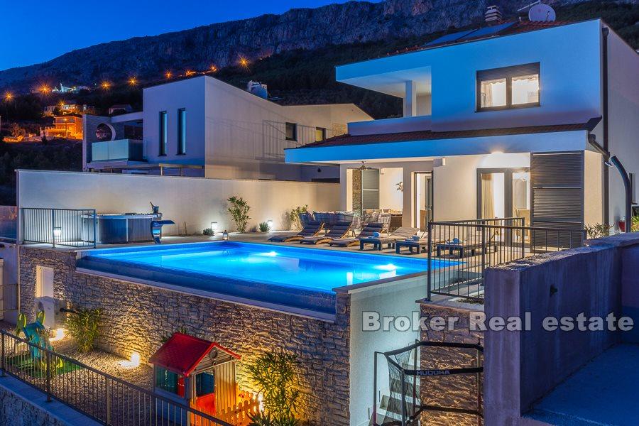 Beautiful villa with panoramic views, for sale