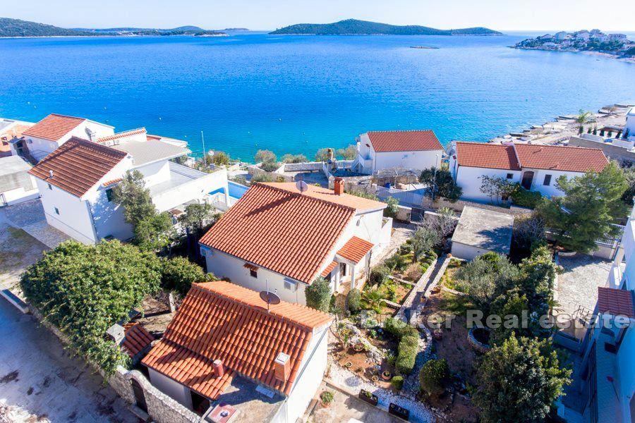 Lovely sea view house on very nice spot