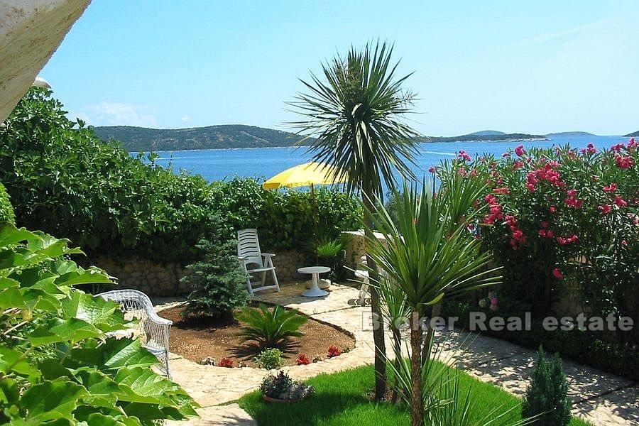 Lovely sea view house on very nice spot