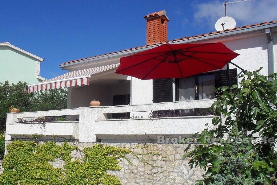 Прекрасный дом, всего в 30 метрах от моря