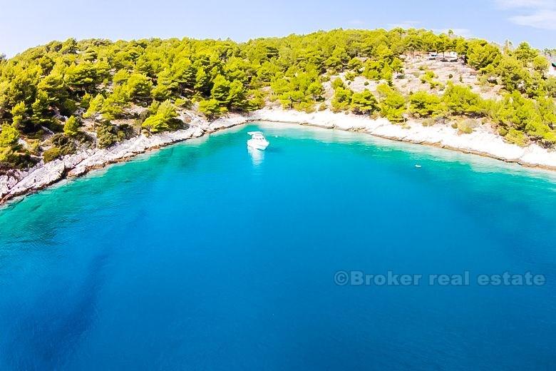 Terrain à bâtir, au front de mer, côté sud de l'île