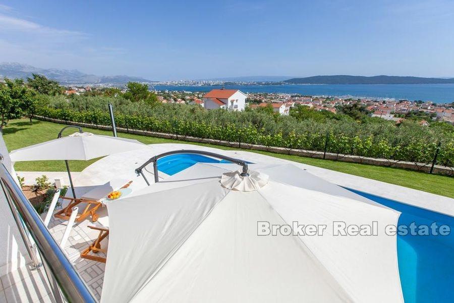 Villa con vista mare e piscina