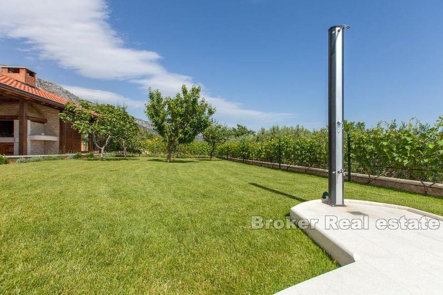 Вилла с видом на море и бассейном