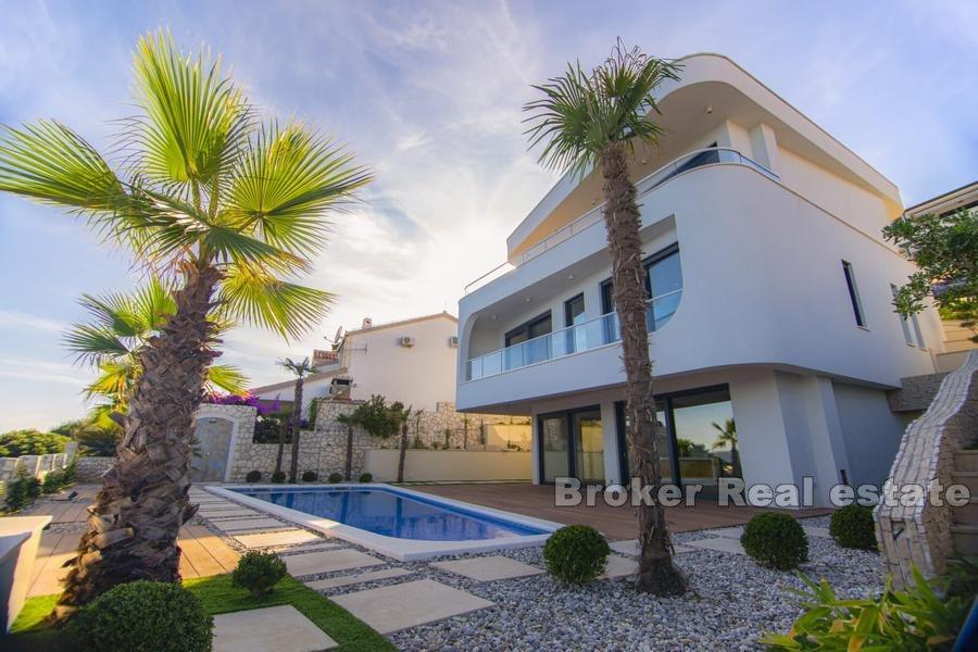 Moderna vila prvi red do mora