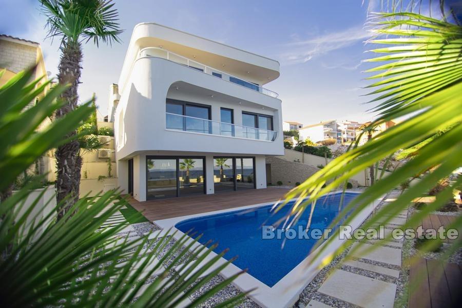 Moderna vila prvi red do mora