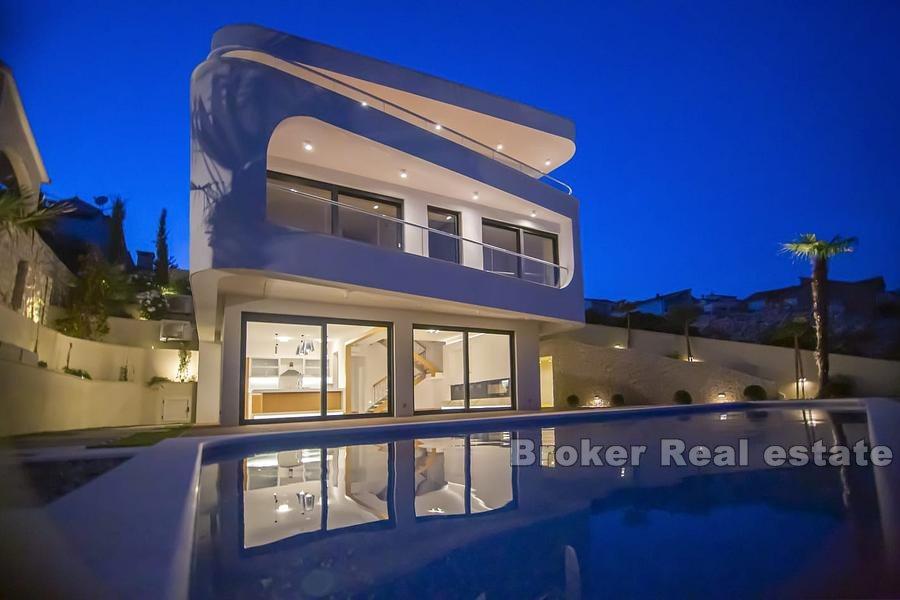 Moderna vila prvi red do mora