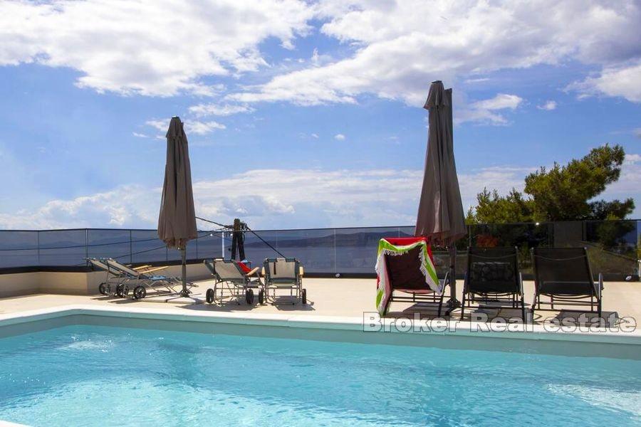 Villa moderne avec piscine et vue mer panoramique