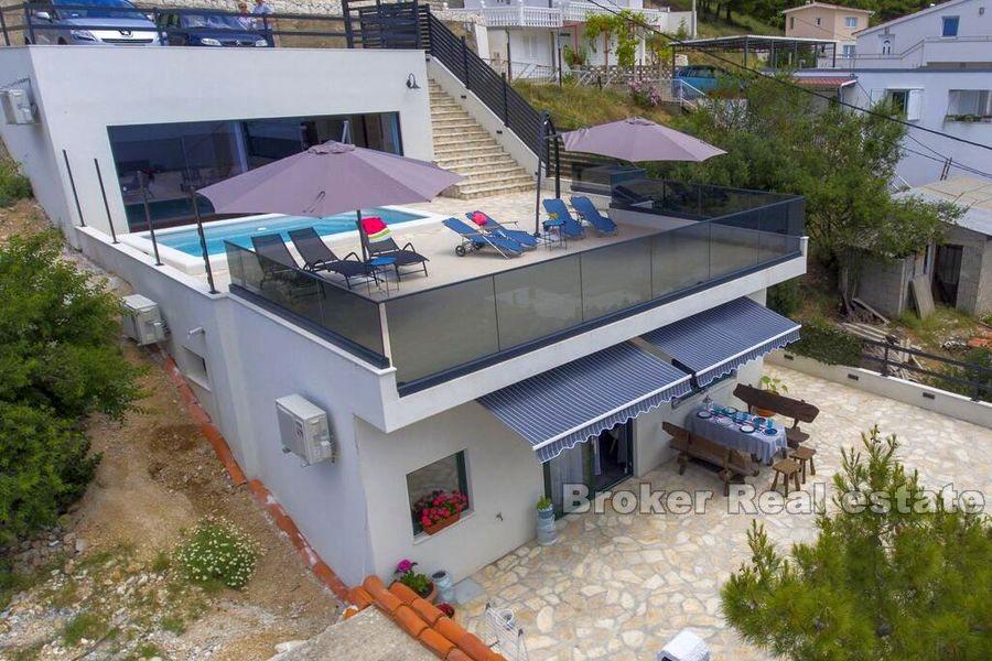 Villa moderne avec piscine et vue mer panoramique