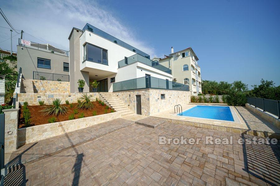 Luxury villa with pool and sea view