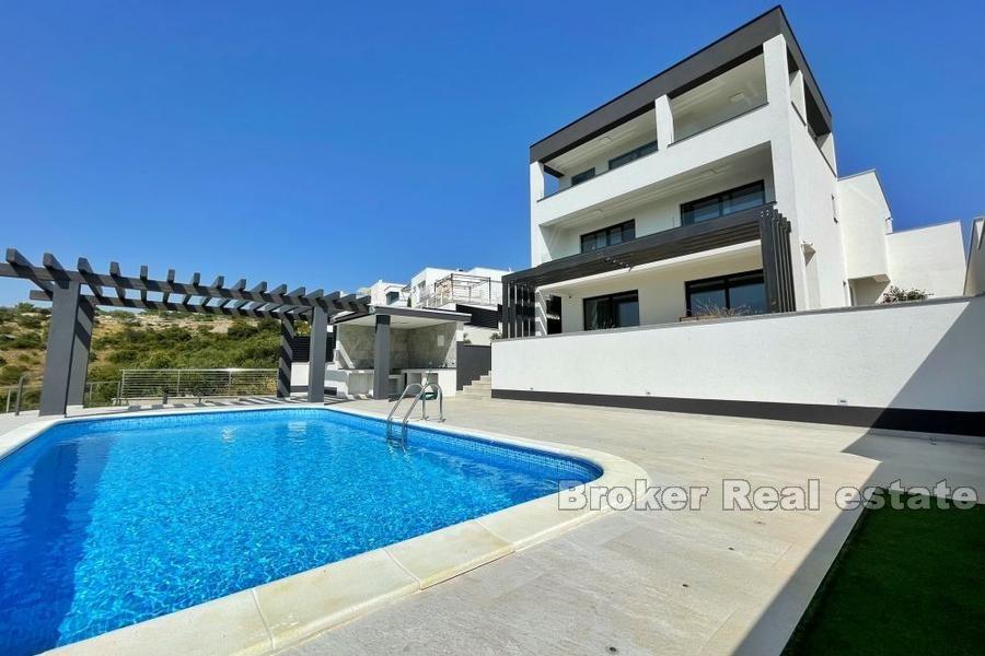Moderní vila s panoramatickým výhledem na moře