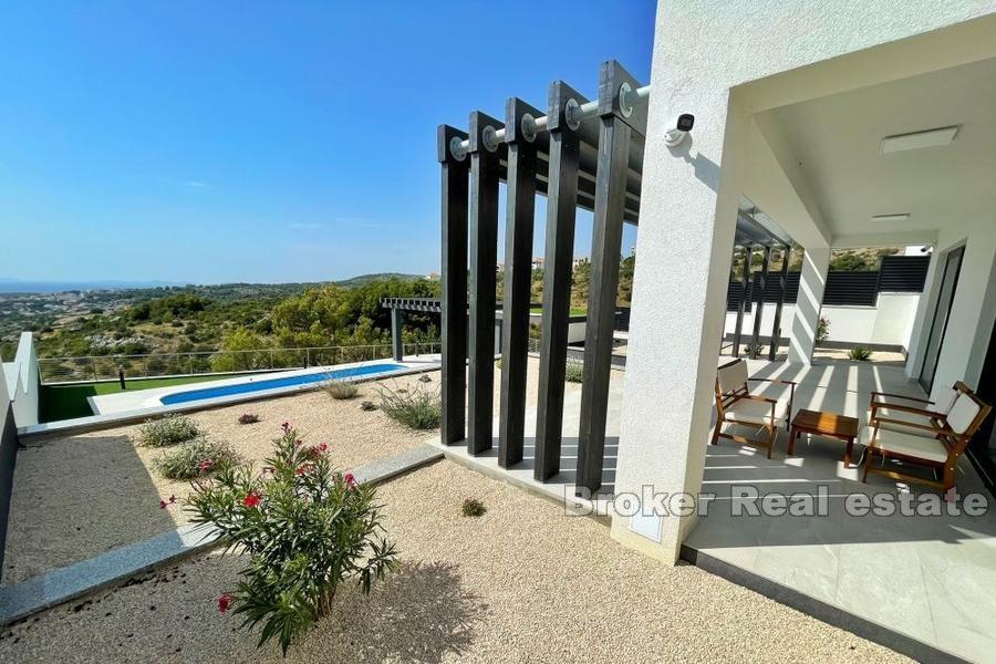 Moderne Villa mit Panoramablick auf das Meer