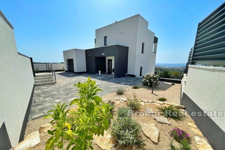 Moderne Villa mit Panoramablick auf das Meer