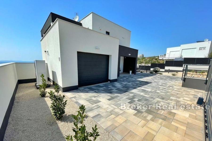 Moderne Villa mit Panoramablick auf das Meer