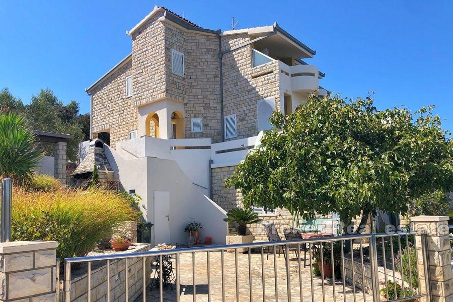 Leilighet hus, første rad til sjøen