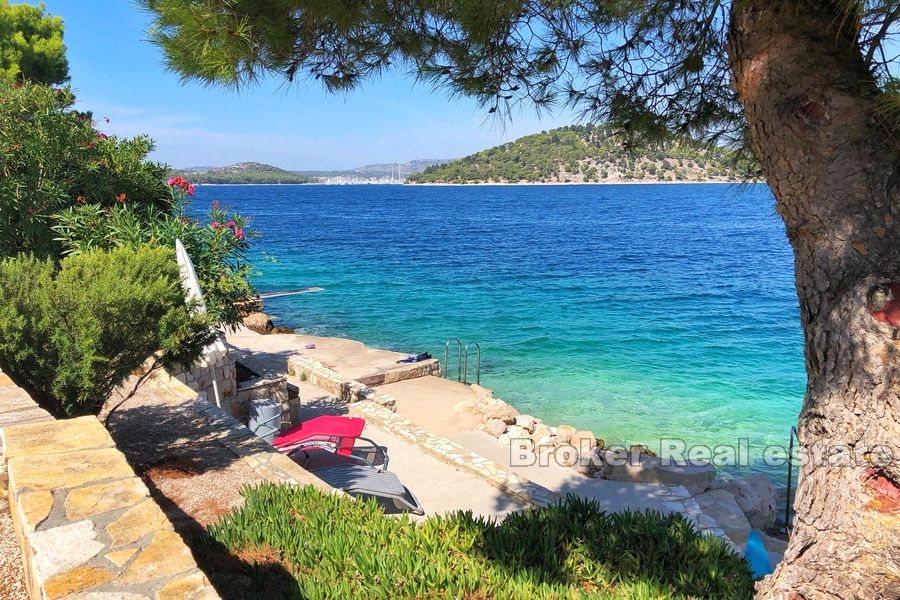 Apartment house, first row to the sea