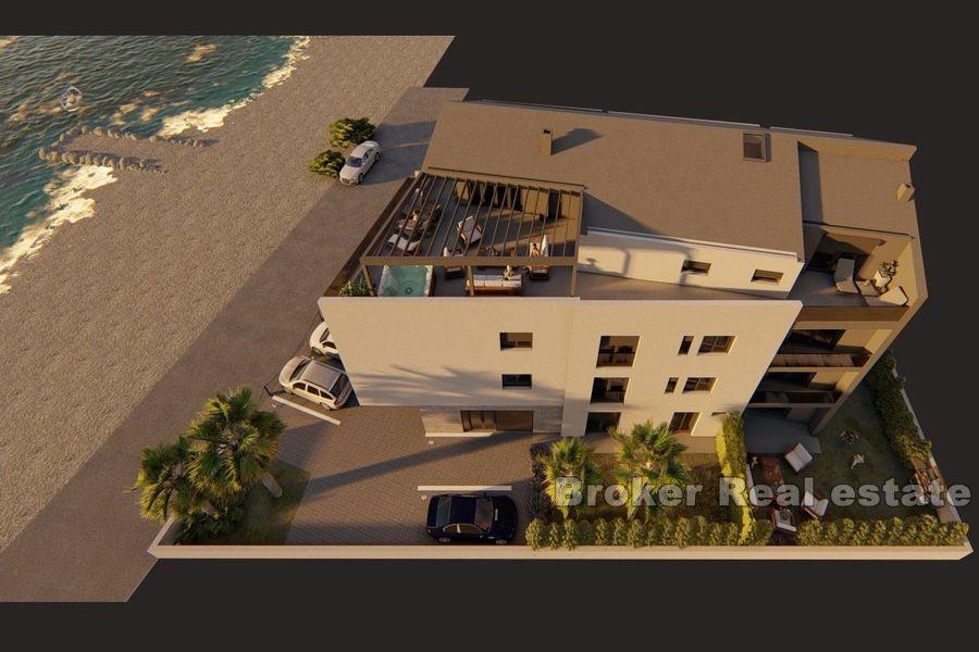 Two and three bedrooms apartments in the first row to the sea