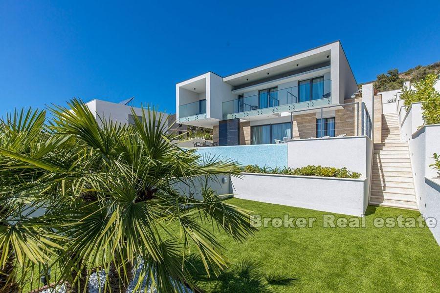 Newly built modern villa with pool, seafront