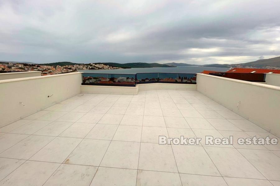 Penthouse with sea view
