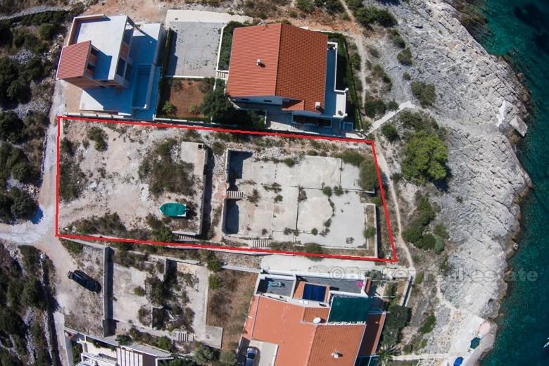 Building plot at first row to the sea