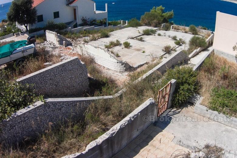 Building plot at first row to the sea