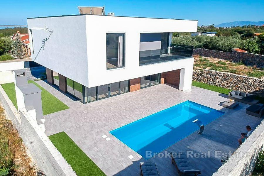 Modern villa med pool