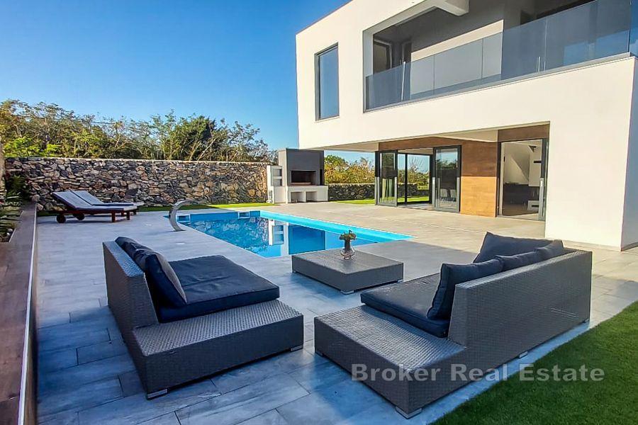 Modern villa med pool