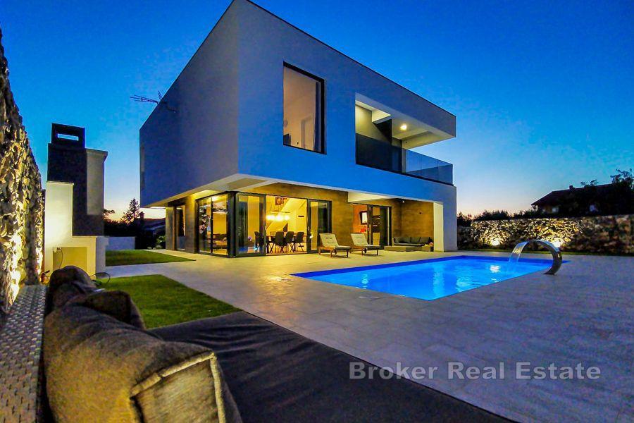 Modern villa med pool