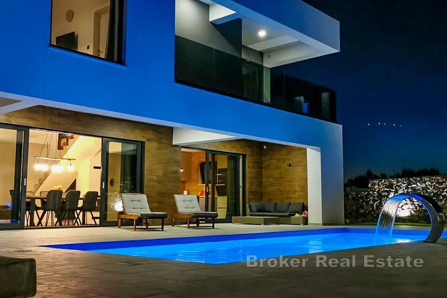 Modern villa med pool