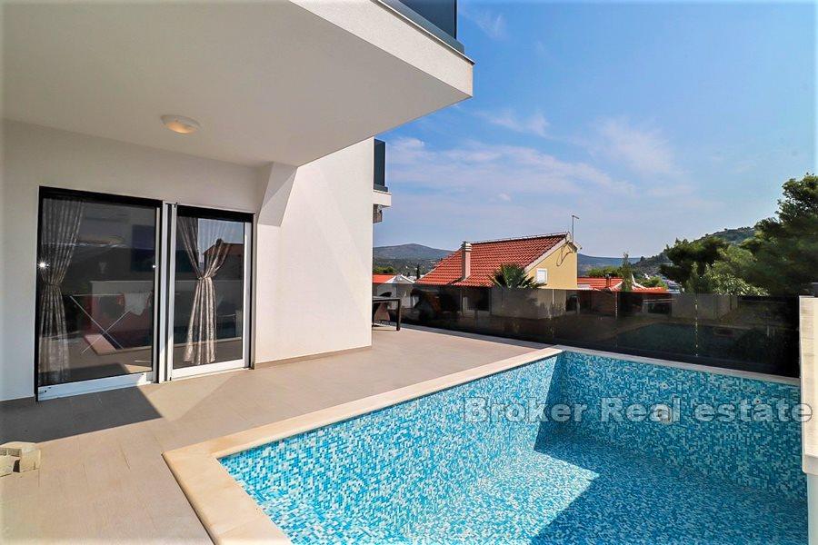 Newly built house with pool and sea view