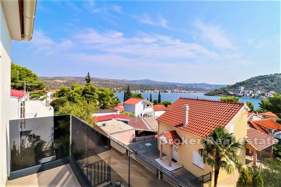 Newly built house with pool and sea view