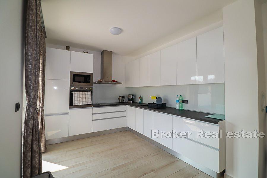 Newly built house with pool and sea view