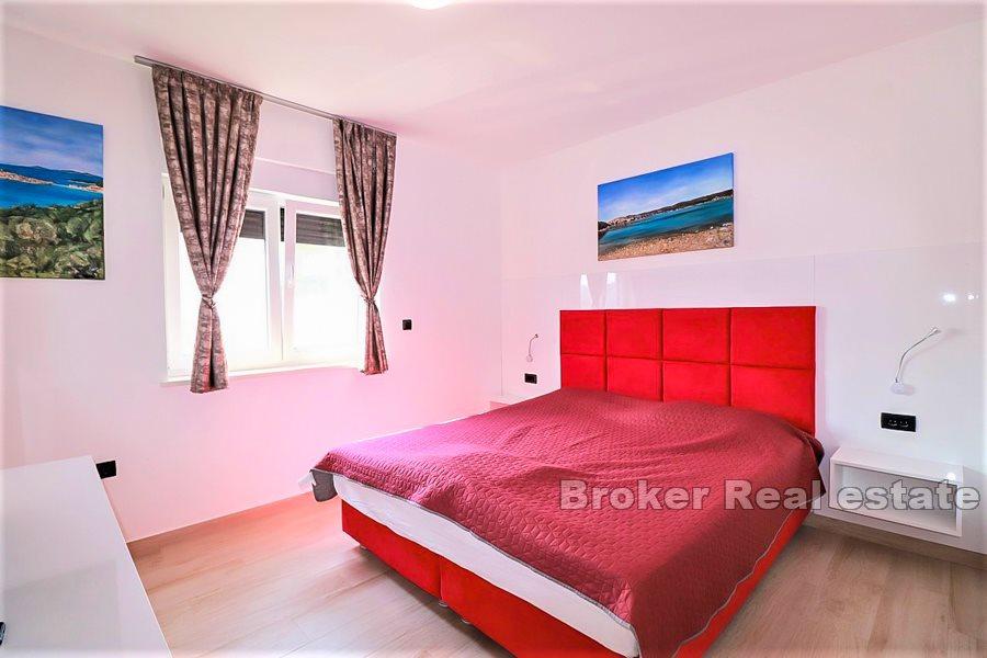 Newly built house with pool and sea view