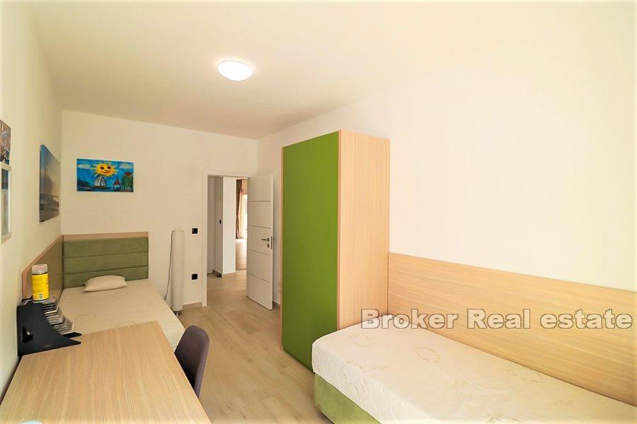 Newly built house with pool and sea view