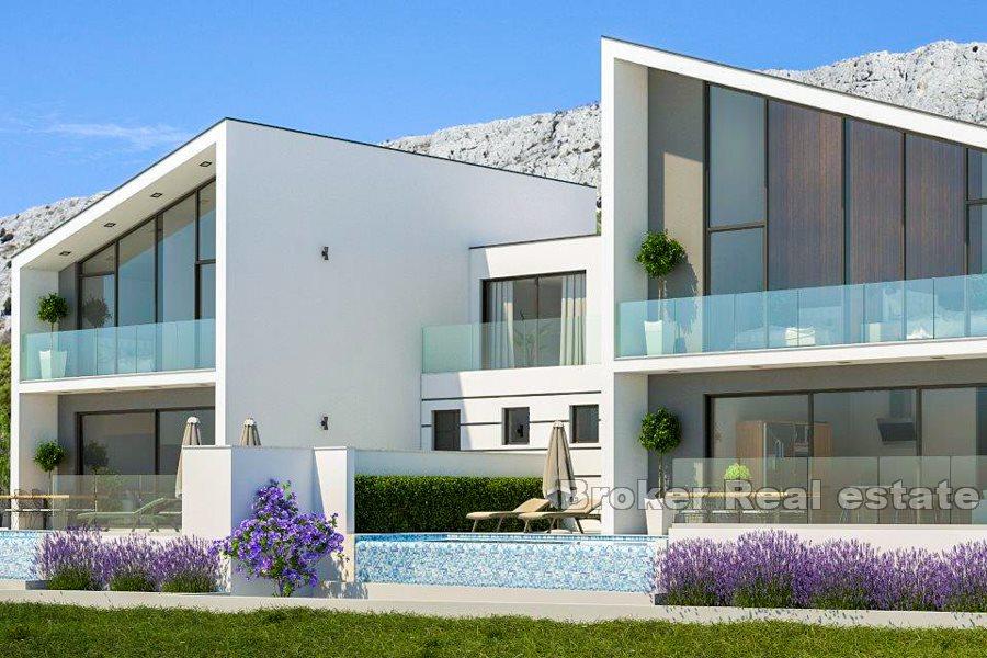 Villa bifamiliare con piscina, in costruzione