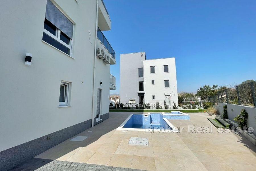 Casa bifamiliare con vista mare e piscina