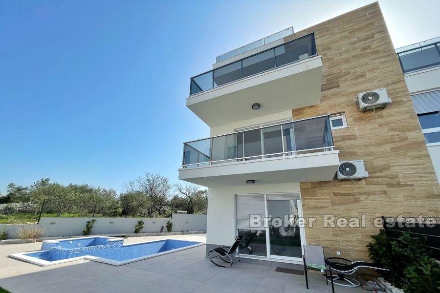 Casa bifamiliare con vista mare e piscina