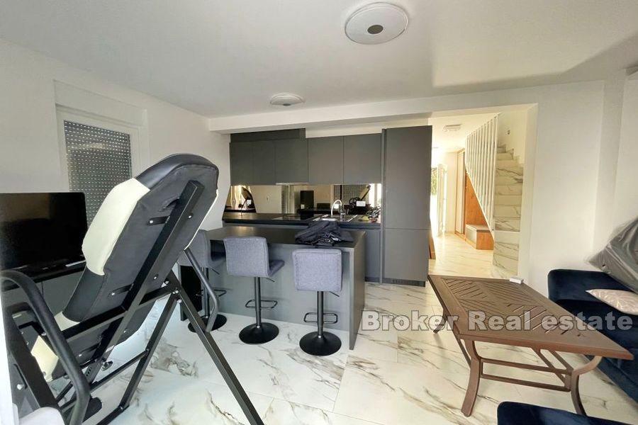 Casa bifamiliare con vista mare e piscina