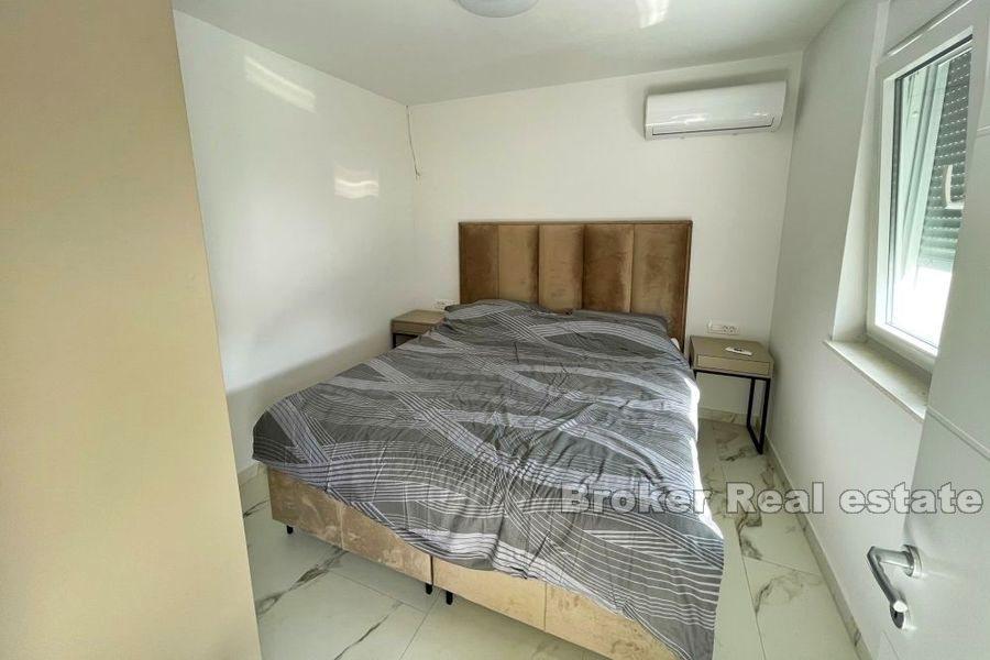 Casa bifamiliare con vista mare e piscina