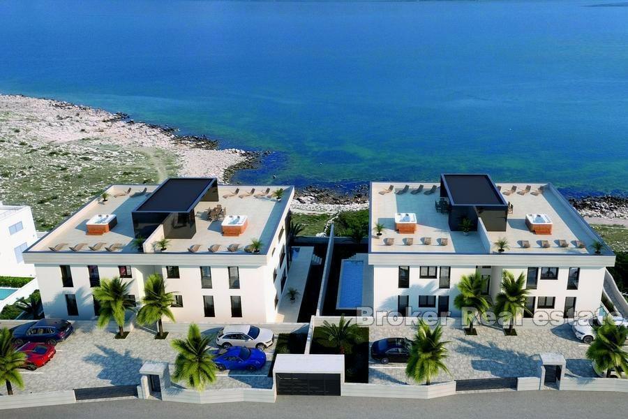 Penthouse with pool, first row to the sea