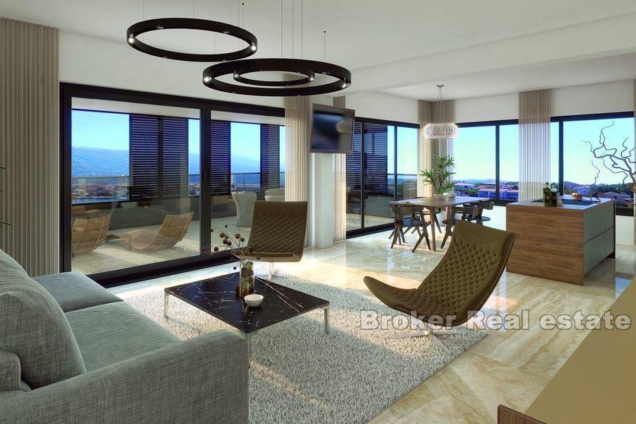 Penthouse with pool, first row to the sea