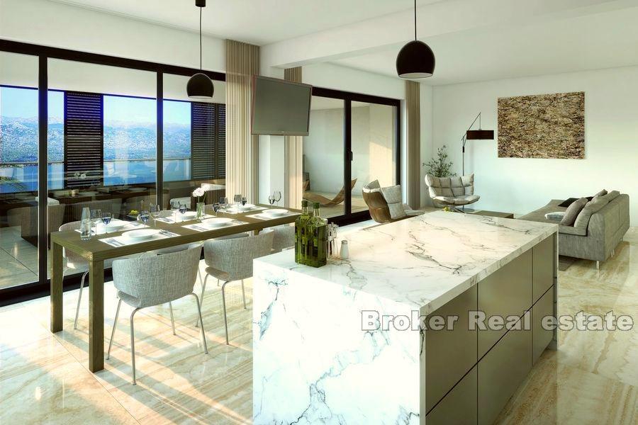 Penthouse with pool, first row to the sea