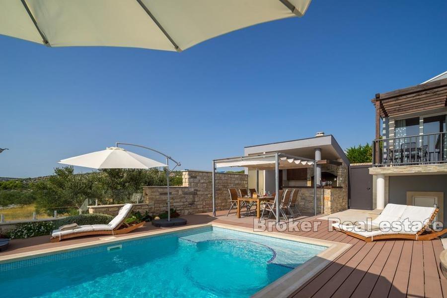 Villa avec piscine et vue mer