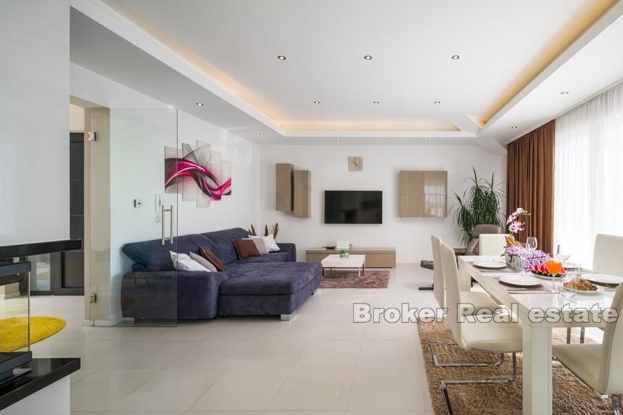 Villa with pool and sea view