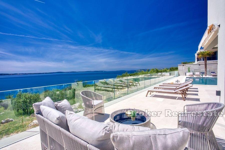 Villa de luxe avec piscine et vue mer