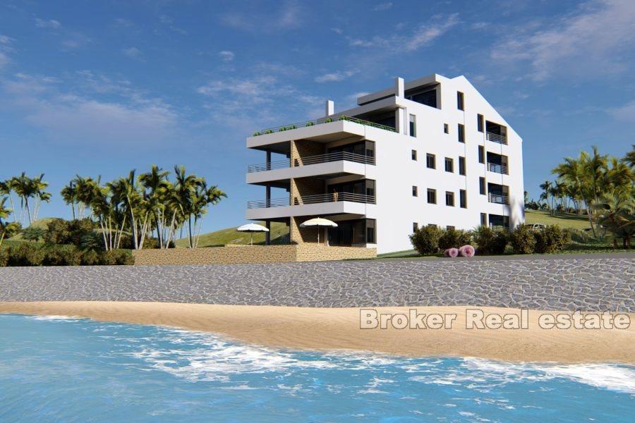 Villa mit Luxusappartements, erste Reihe zum Meer