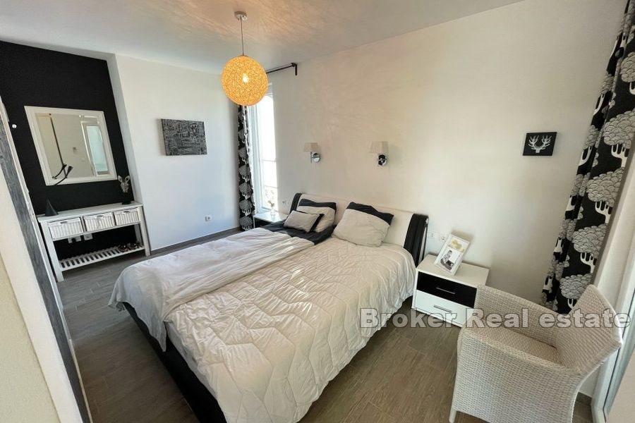 House first row to the sea