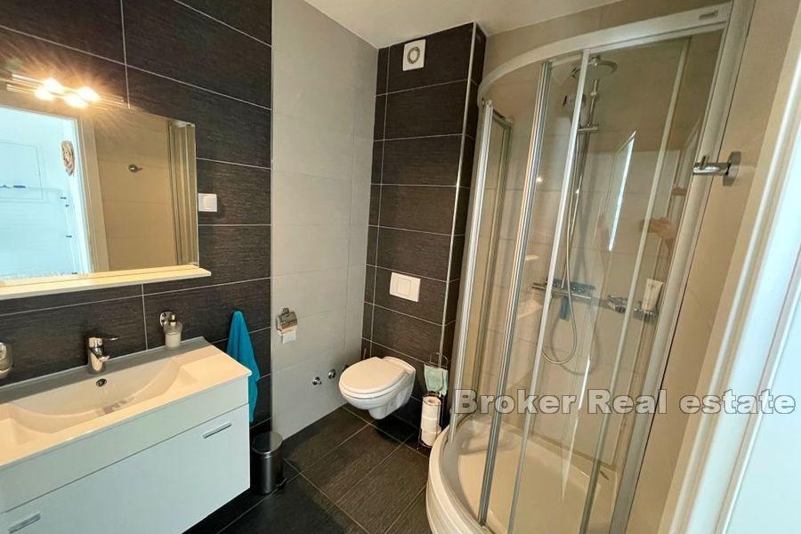 Maison première rangée à la mer